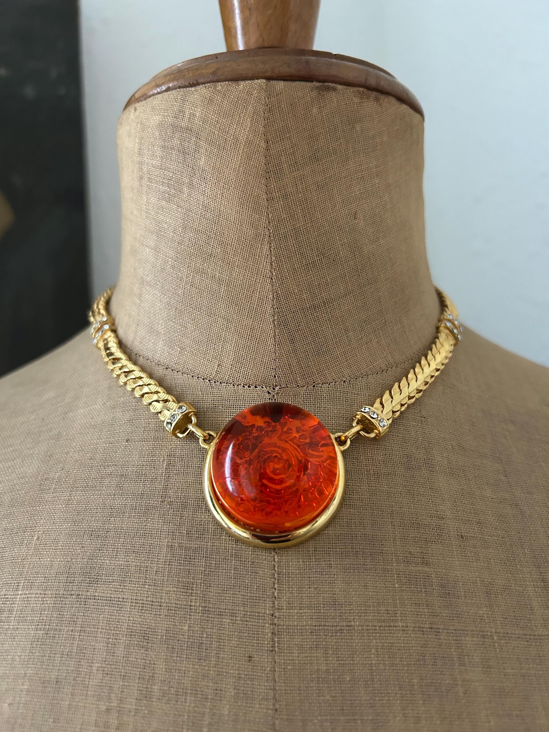 Vintage 90er Jahre Vergoldete Kettenkragen Halskette mit Orange Swirl Dome Cabochon Anhänger