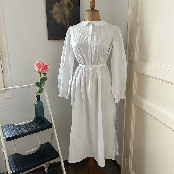 Chemise de nuit cachemire en coton blanc antique à manches longues avec broderie blanche