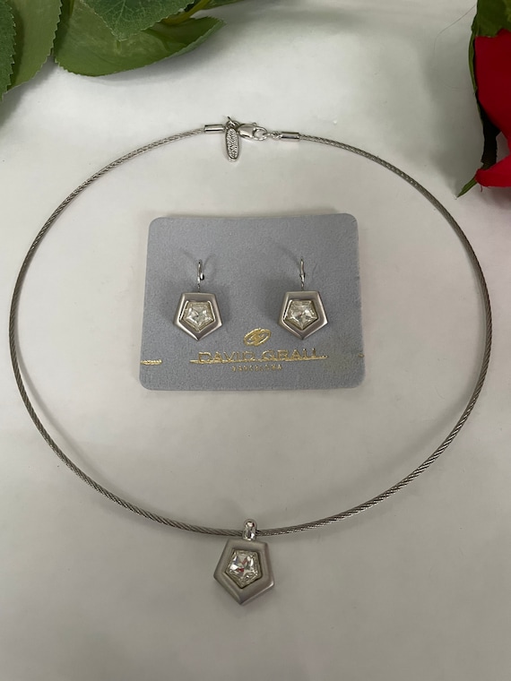 Vintage David Grau Crystal Pendant Necklace: Silver Tone Omega Collar