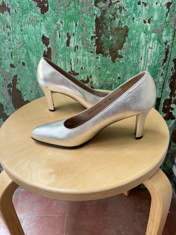 Wolf in schaapskleren materiaal retort Vintage Charles Jourdan Silver Leather High Heels 80s Schoenen - Etsy Nederland Wolf in schaapskleren materiaal retort Vintage Charles Jourdan Silver Leather High Heels 80s Schoenen - Etsy Nederland