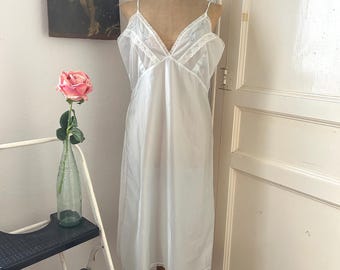 Vintage 50er Jahre hellblaues Slip Dress: Gestickte Blumen, Spitzenborte - Größe XL