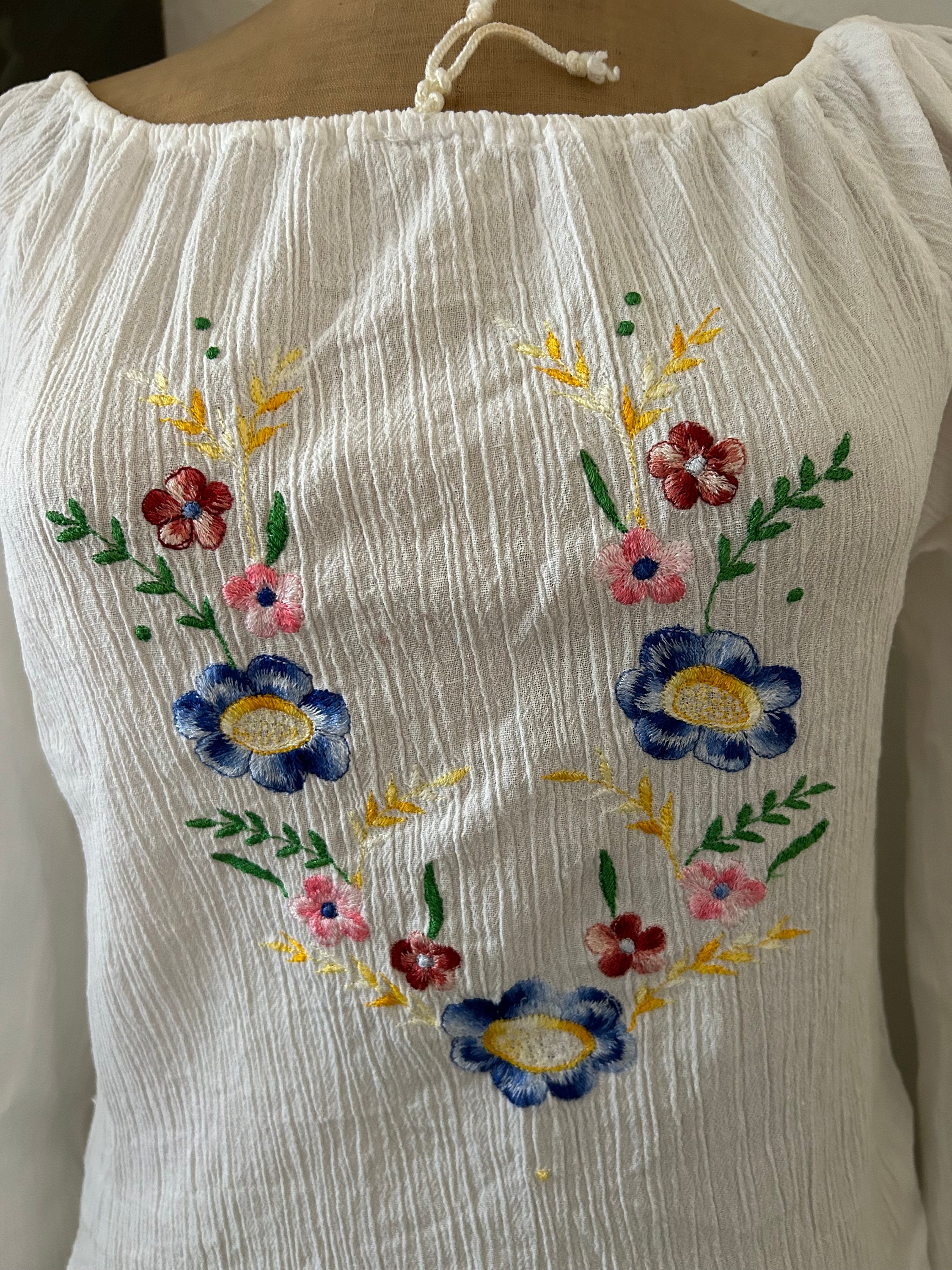 ORGUE Flower embroidery blouse(即納) 70's Embroidered Flower White Cotton Blouse – Classic Rock