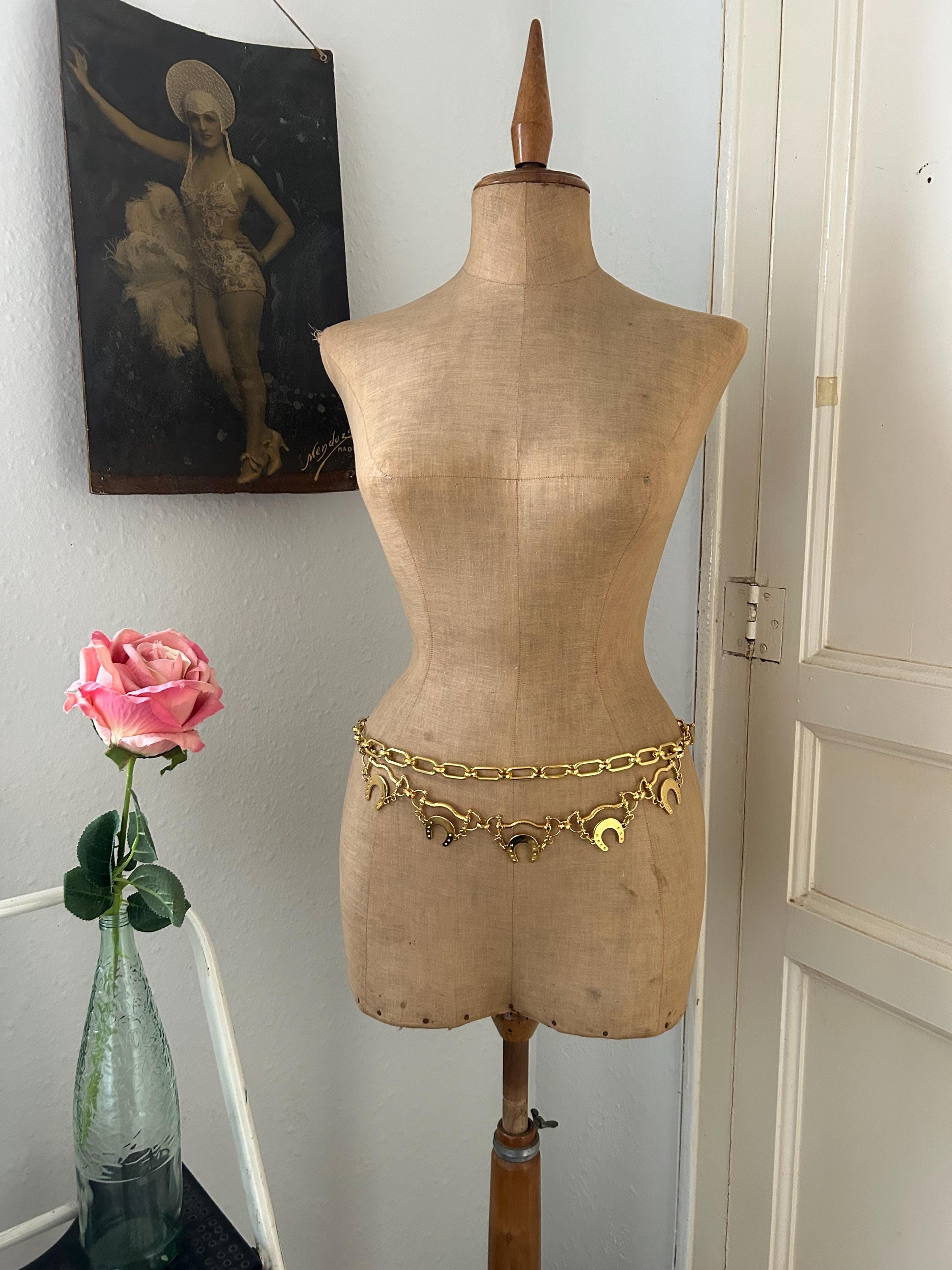 Gold tone metallic horse shoe bull head accents chain belt Equestrian Horse Horseshoe Belt Buckle Gold Tone Metal Oval Equestrian  main image 4