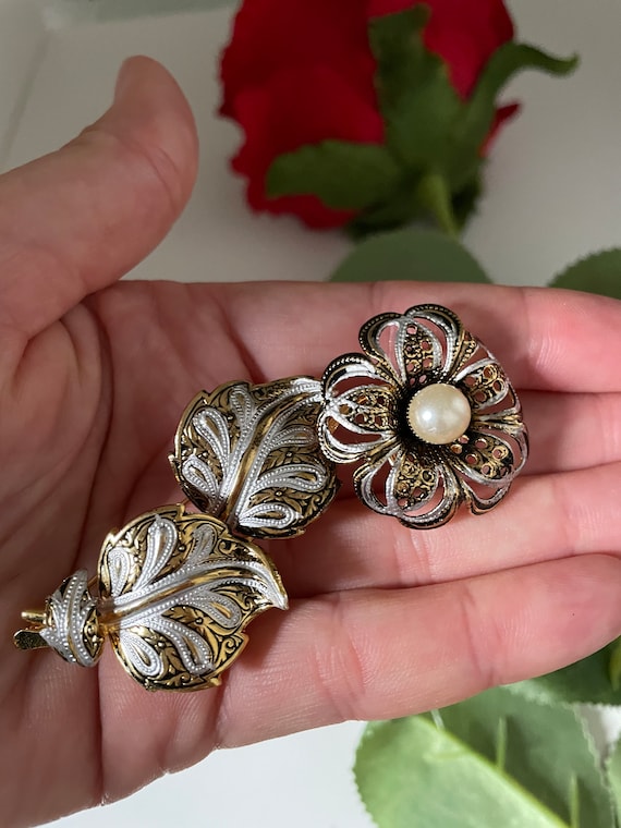 Vintage NOS Damascene Faux Pearl Flower Brooch, T… - image 2