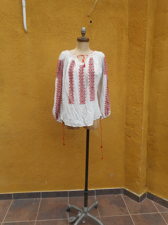 Vintage 1930s Hand Embroidered Long Sleeved Red an