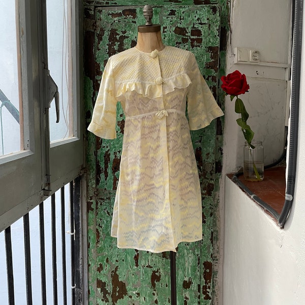 Vintage Early 70s Pale Yellow Abstract Print Ruffled Fit and Flare Knee Length Robe with Big Rosette Buttons Size Medium