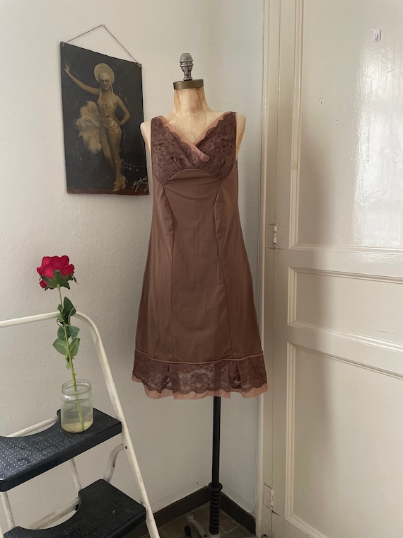 Vintage Chocolate Brown Nylon Slip Dress, Lacy Hourglass Negligee With Lace  Flounce and Bust, Early 60s Boudoir Lingerie Size Medium Spain -  Canada