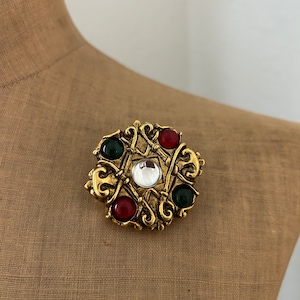 Vintage Vogue Bijoux etruskische Revival Gripoix Juwel runde Statement Brosche