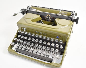 1952 Everest Mod. 90 Typewriter