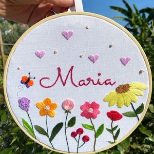 Embroidery Hoop, Personalized Gift, Floral Name Embroidery, Hand Stitch Flower, Name Embroidery, Baby Gift, Baby Girl, Baby Boy, Nursery