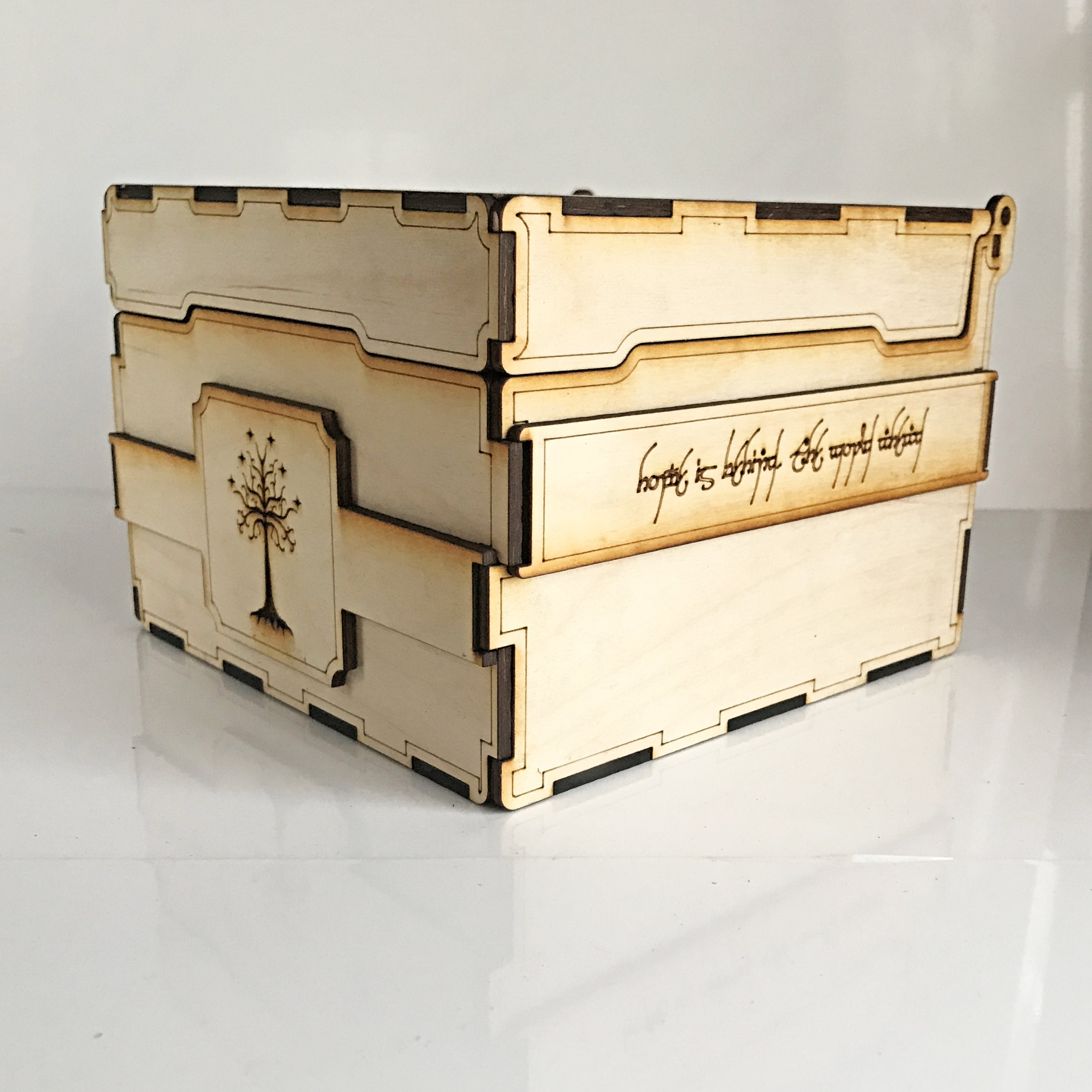 指輪物語の木箱 - トールキンのサイン、万物を支配する一つの指輪、そしてホビットの名言。どんなものでも特別な記念品に。 - Etsy 日本, image size:2721x2721