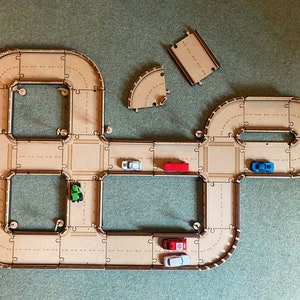 Wegenindeling voor matchbox-auto's: puzzelachtige wegen met rechte stukken, bochten, T-splitsingen, rotondes en bruggen
