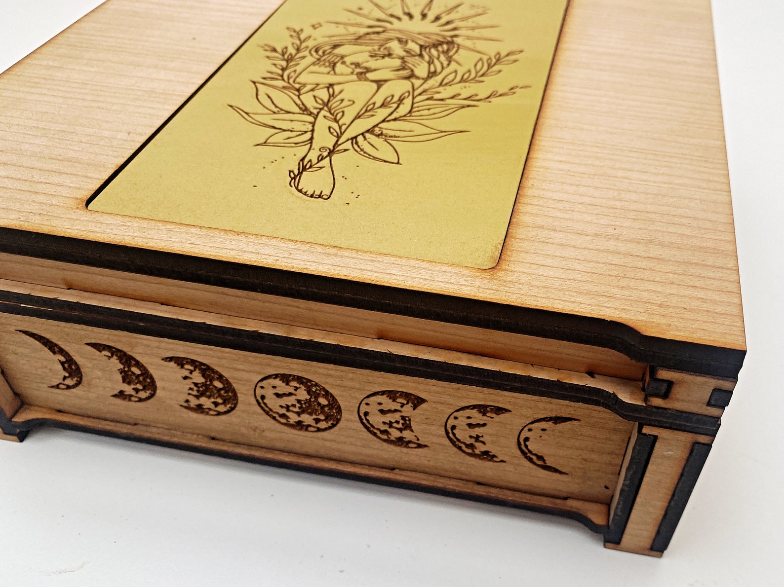 Mother Earth Box 15.5cm