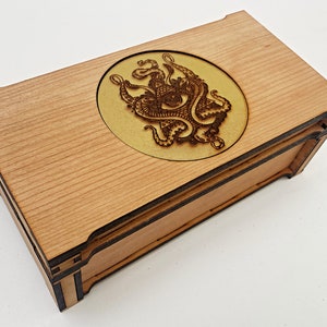 Cthuhlu Box for Lovecraft Eldritch Fans - Cherry wood chest with engraved golden finish inlay