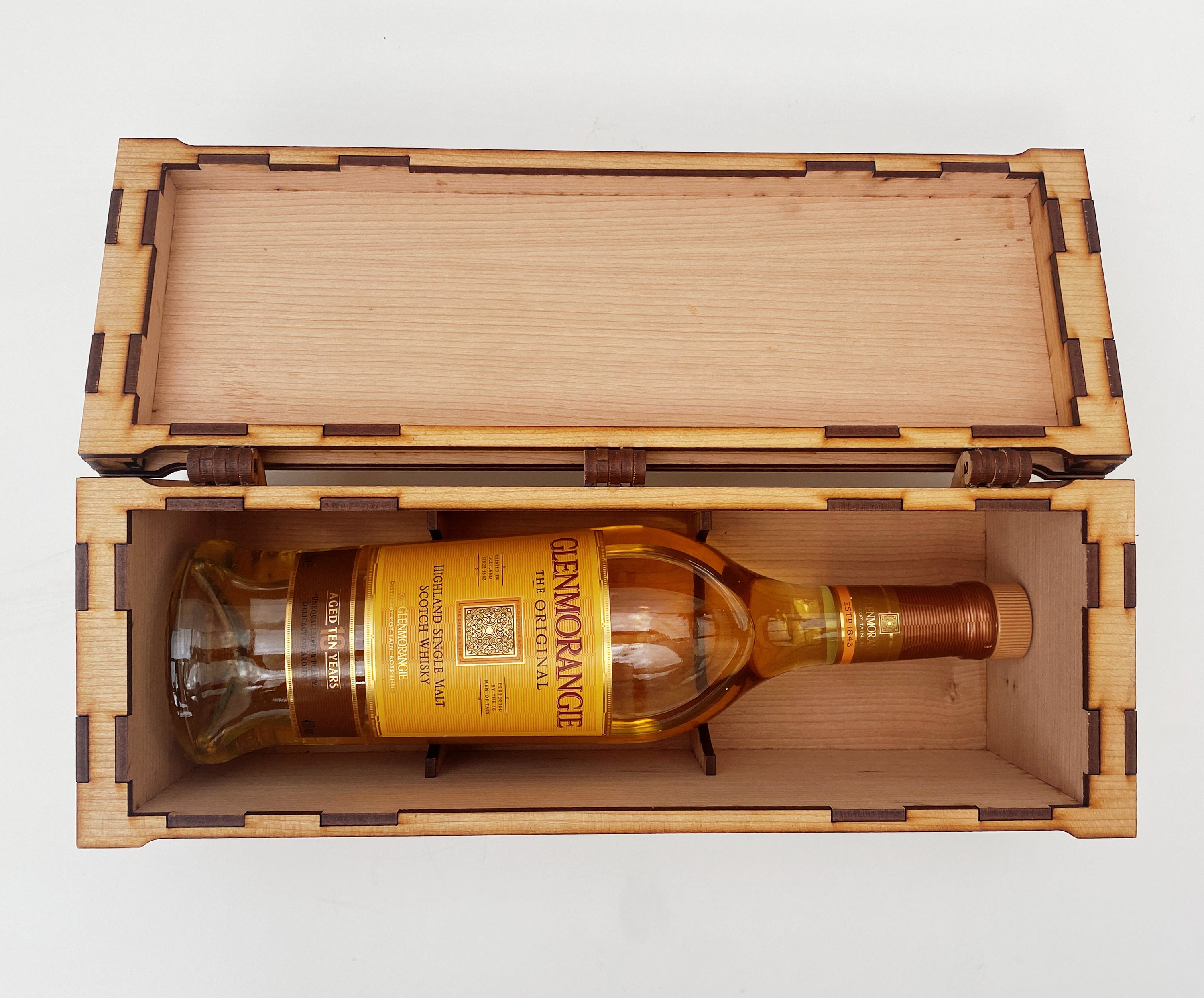 ドクター・フーのワインまたはウイスキーボックス。ガリフレイ語のテキスト - フーヴィアンのためのガリフレイ語で自分の名前を記したテキスト。ターディスやコスプレにぴったり  - Etsy 日本, image size:3000x2486