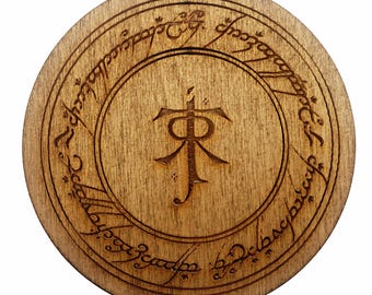 Porta-copos do Um Anel de Tolkien em estilo élfico