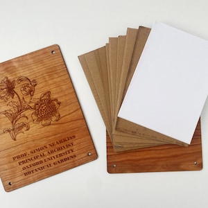 Prensa de flores personalizada Dark Academia: elegante preservación de flores con nombre personalizable, incluye cartón y papel secante de primera calidad