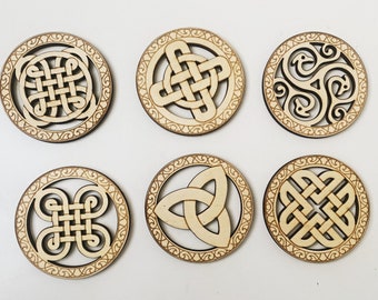 Posavasos de nudo celta. Posavasos de madera con 6 nudos celtas diferentes. Manteles individuales a juego opcionales.