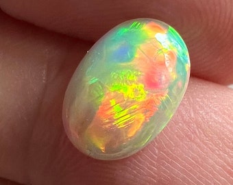 Opal Welo Ehtiopia 1.8 carat- Superb play of colors for this small cabochon - fire opal ideal for ring jewelry pendant - ID A0125