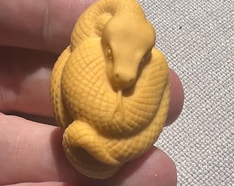 Fine jasper carving - Superb and unique snake carved out of jasper - Display or for jewelry - IDA 0648