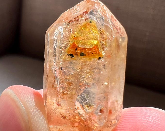 Enhydro - Petroleum quartz "golden Enhydro" firefly specimen - quartz rock crystal specimen with large bubble in petroleum ID A0582