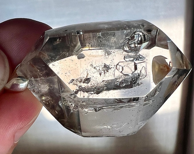 Enhydro - elegant faceted quartz pendant with internal crystal formations and a nice bubble - ID A0270