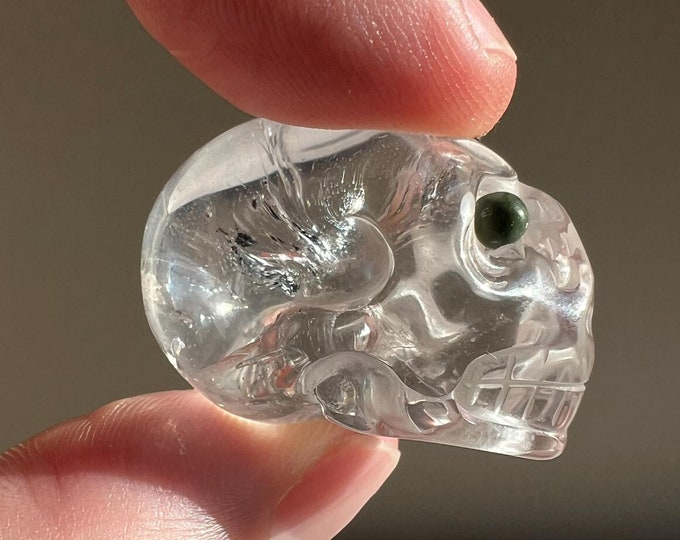 Enhydro - Quartz Rock crystal skull carving - Unique collector piece : enhydro bubbles, eye in jade A0447