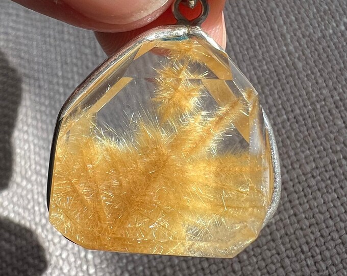 Quartz rock crystal with superb golden rutile formation - Elegant teardrop Inclusion silver pendant - ID A0188