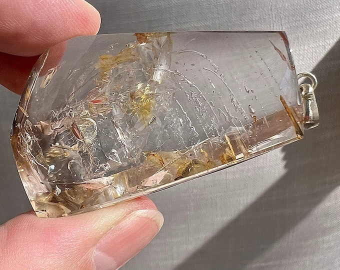 Enhydro quartz rock crystal pendant with multiple bubbles: some moving, some fixed - beautiful inclusions - ID A0026