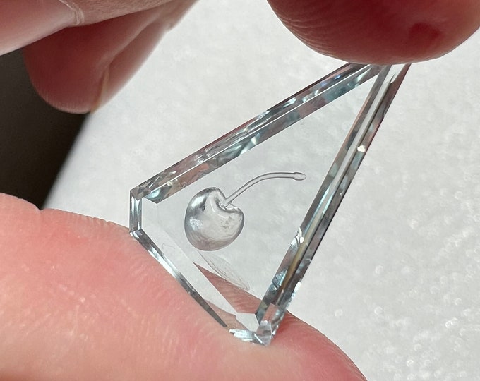 Exceptional modern Aquamarine intaglio 9 carats - Cherry - top quality carving / polish - collectors, for high-end jewelry piece