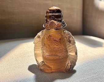 Unique quartz hand carved display piece star wars storm trooper - Highly detailed, natural inclusions - collector