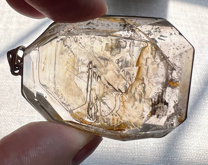 Enhydro - Quartz enhydro pendant with large bubble in flat cavity - ID A0174