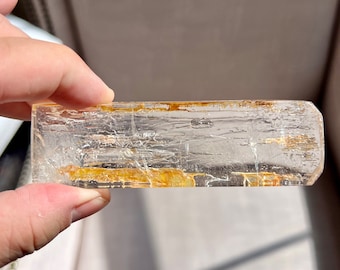Enhydro elongated unmounted quartz with moving bubble, excellent movement - quartz rock crystal inclusion - ID A007(2)