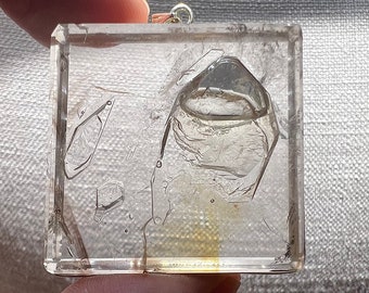 Fascinating Enhydro with large moving bubble and UV reactive oil in crystal shape cavity - elegant quartz rock crystal pendant with chain