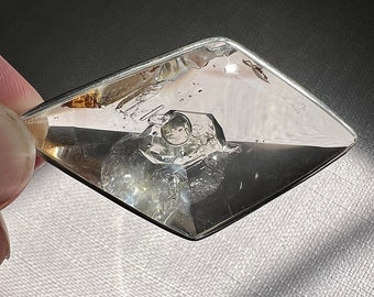 Enhydro - Faceted quartz crystal pendant with enhydro bubble moving throughout a crystal shaped cavity - ID A0379