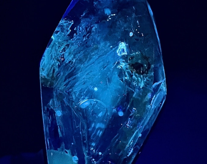 Enhydro pendant with large bubble moving throughout multiple cavities - quartz rock crystal enhydro inclusion ID A0050