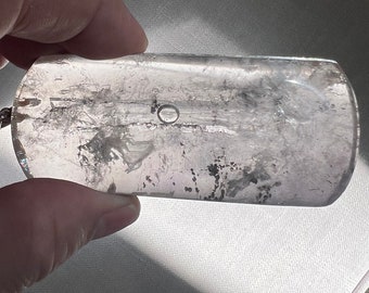 Enhydro piece - Collector Bubble moving in a very LONG cavity - quartz rock crystal - Very fine ID A0380