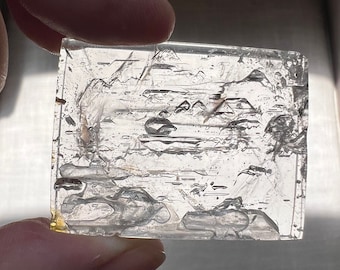 Unmounted Enhydro crystal with moving bubble - superb internal crystal formations - ID A0044