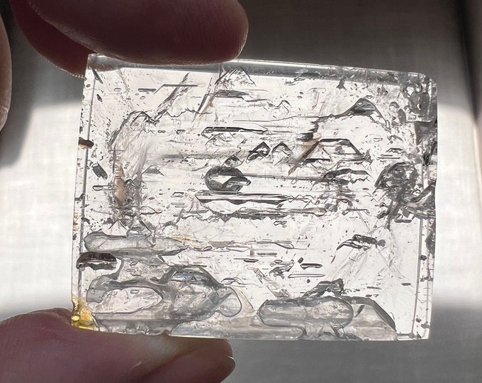 Unmounted Enhydro crystal with moving bubble - superb internal crystal formations - ID A0044