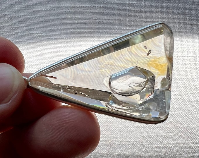 Enhydro - Top quality large moving bubble Enhydro in crystal shape cavity- quartz rock crystal specimen pendant with chain