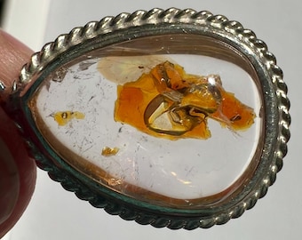 Petroleum quartz - silver pendant with multiple bubbles - Rock crystal UV reactive petroleum inclusion - Golden firefly enhydro - ID A0681