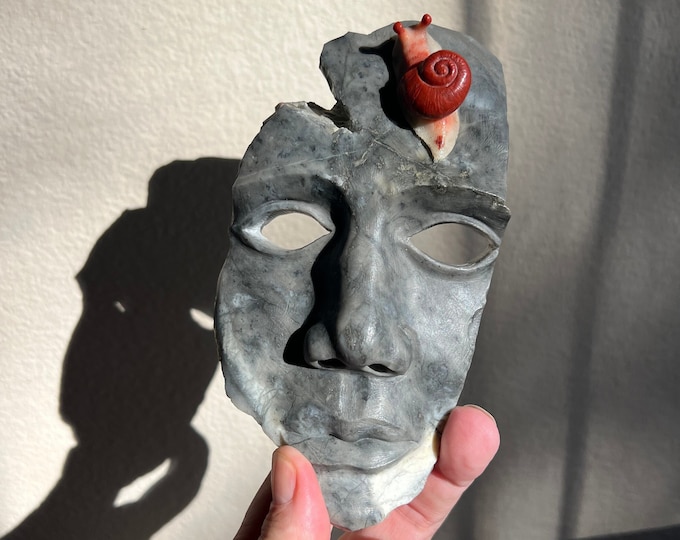Unique hand carved display piece, natural stone Laos - Highly detailed face mask with snail - collector