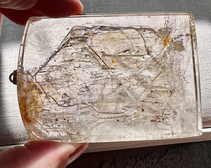 Enhydro - Massive large and heavy pendant with large moving bubble in a large cavity - quartz crystal ID A0657