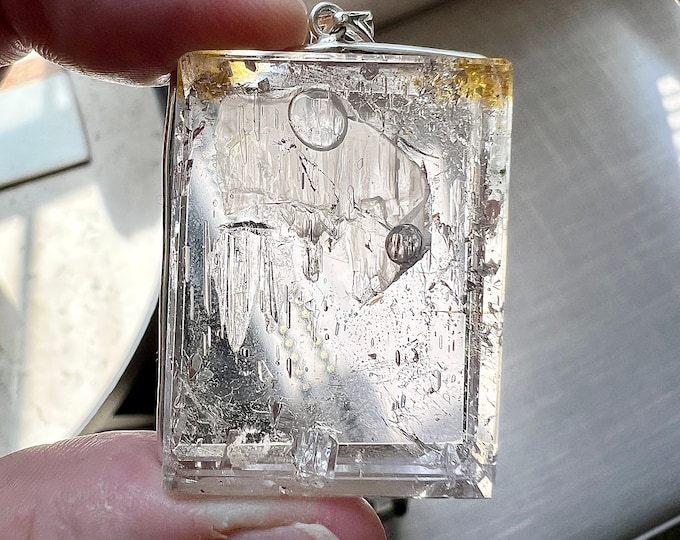 Enhydro with moving bubble - elegant quartz rock crystal pendant with chain