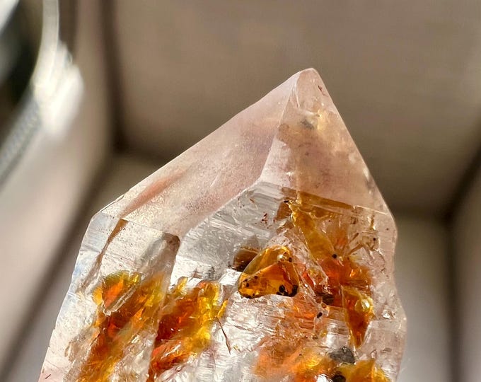 Petroleum quartz polished specimen with methane bubble - quartz rock crystal inclusion - ID A0494