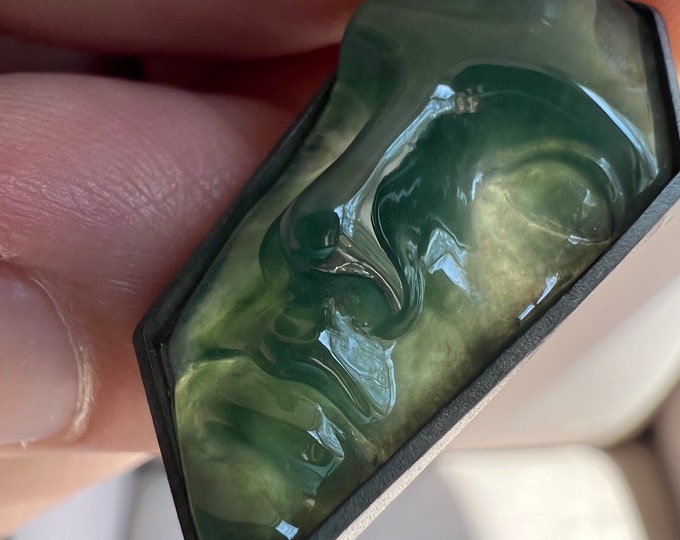 Jade pendant - high quality jade carving mounted in silver - Superb pendant - ID A0103