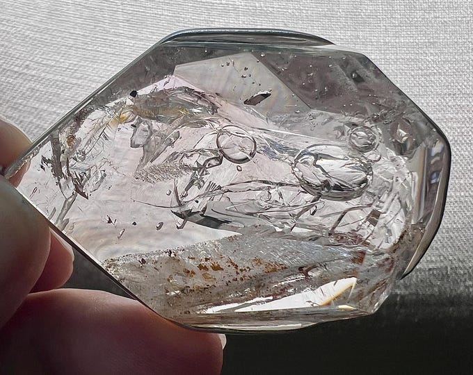 Enhydro - 3 moving bubbles crystal, large main bubble with a lot of movement ID A0596