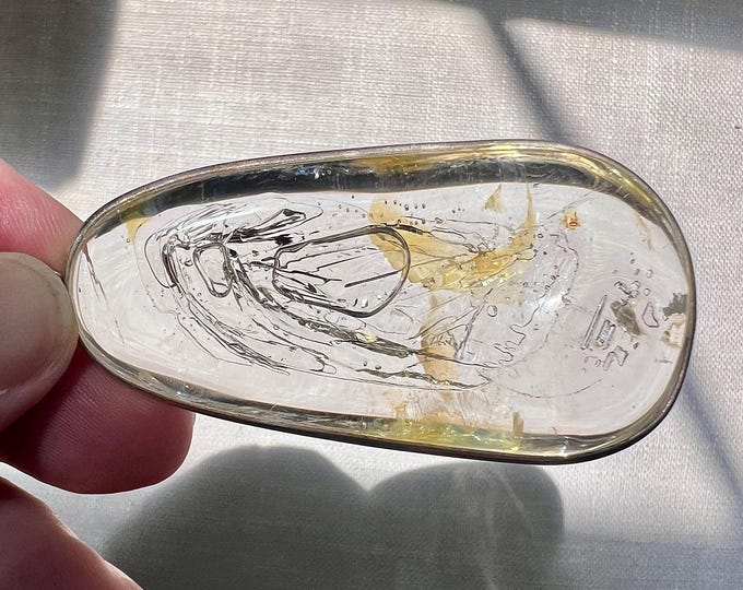 Elegant elongated Enhydro pendant : large bubble with lots of movement in long cavities golden healer - quartz rock crystal - ID A0523