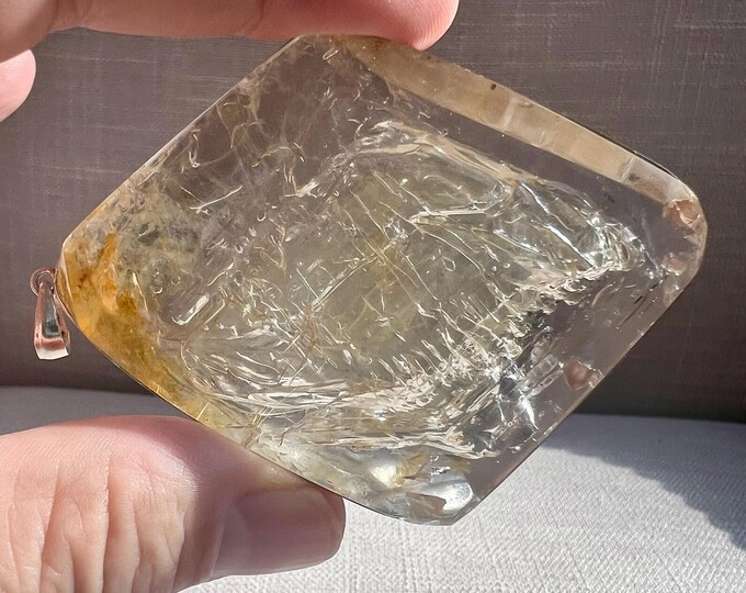 Fascinating quartz rock crystal enhydro pendant - 2 large moving bubbles - golden healer - ID A0454