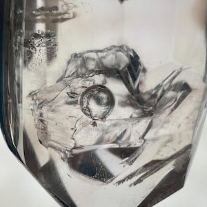 Enhydro - Elegant quartz crystal pendant with moving bubble in superb cavity - ID A0491